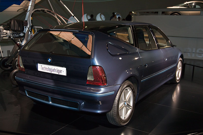 BMW Z22 2000, Technologietr�ger mit 70 Innovationen, u. a. Carbon SiC Bremsscheiben, Spritzguss-Kraftstoffbeh�lter, F�gekonzept Kleben, CFK-Sitzlehne vorne