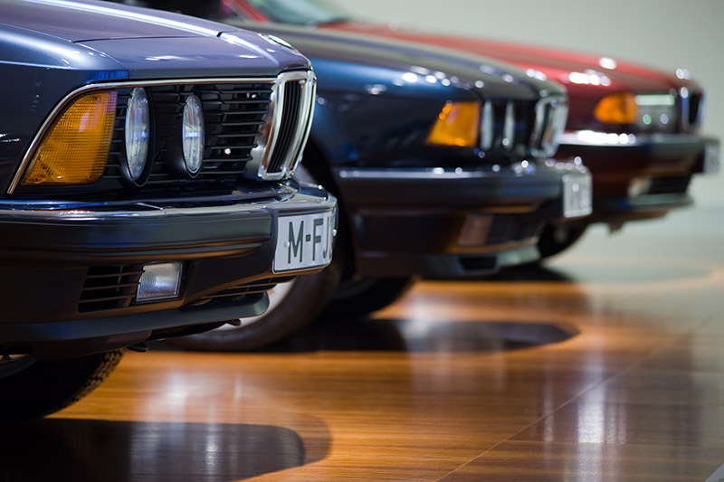 drei 7er-Modelle im BMW Museum: BMW 745i (E23), BMW 750i (E32) und BMW 730d (E38)