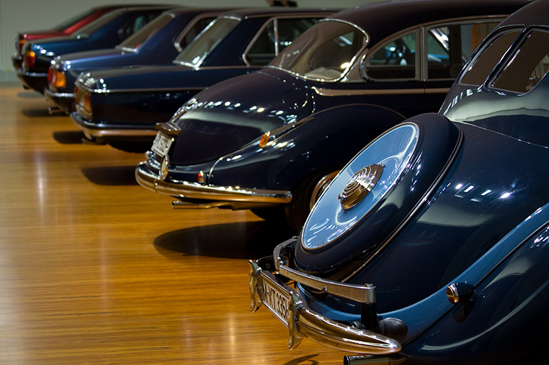 BMW 7er-Reihe mit seinen Ahnen im BMW Museum in M�nchen