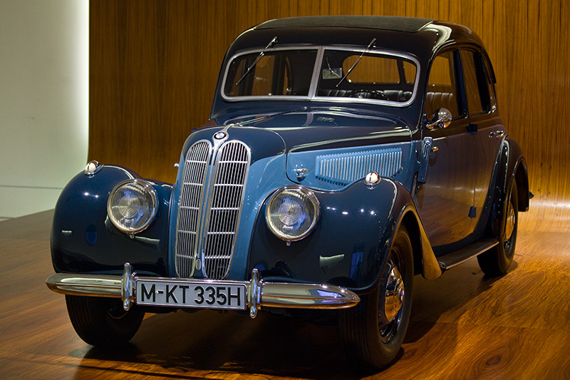BMW 335, Bauzeit: 1939-41, St�ckzahl: 233, 6-Zyl.-Reihenmotor, Hubraum: 3.485 ccm, 90 PS bei 3.500 U/Min., vmax: 145 km/h