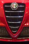Alfa MITo Grill mit Alfa-Emblem