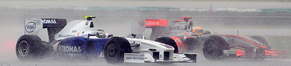 Nick Heidfeld beim Regen-Rennen in Sepang, Malaysia