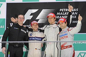 Siegerpodest in Sepang: Jenson Button gewinnt vor Nick Heidfeld und Timo Glock