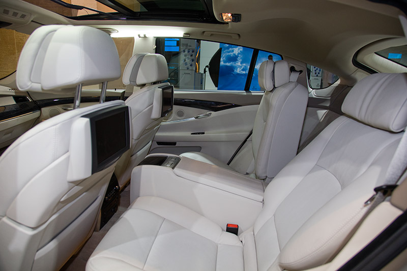 zwei verstellbare Einzelsitze im BMW 535i Gran Turismo