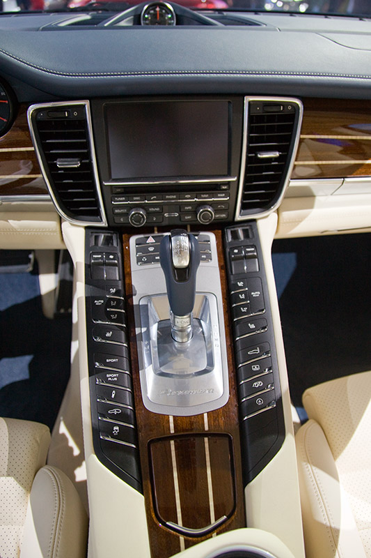 Porsche Panamera 4S, Mittelkonsole
