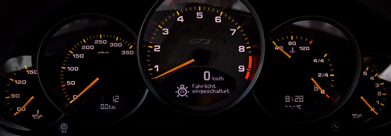 Tacho-Amaturen im Porsche GT 3 RS