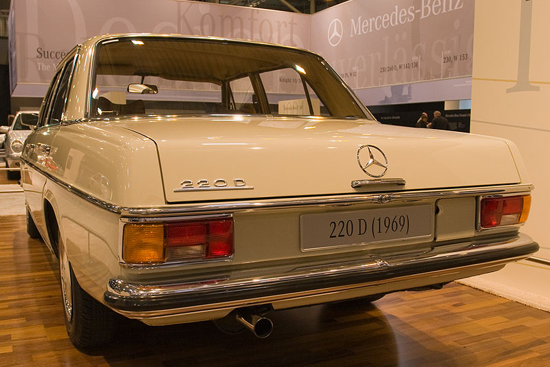 Mercedes 220 D auf der Techno Classica 2009 in Essen