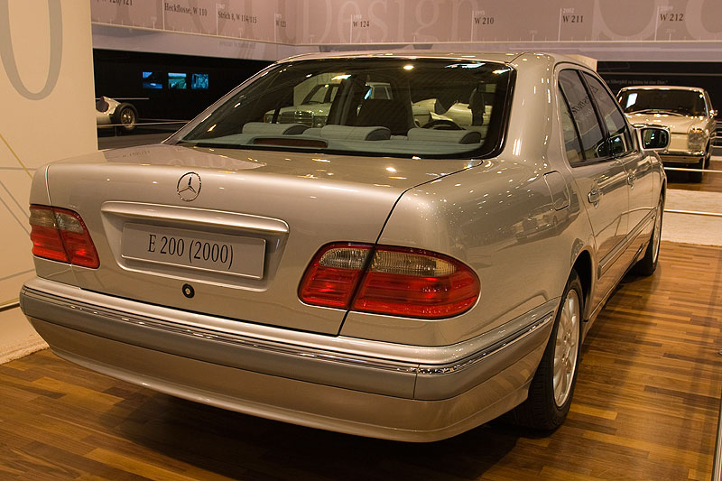 Mercedes E 200 (W210) auf der Techno Classica 2009 in Essen