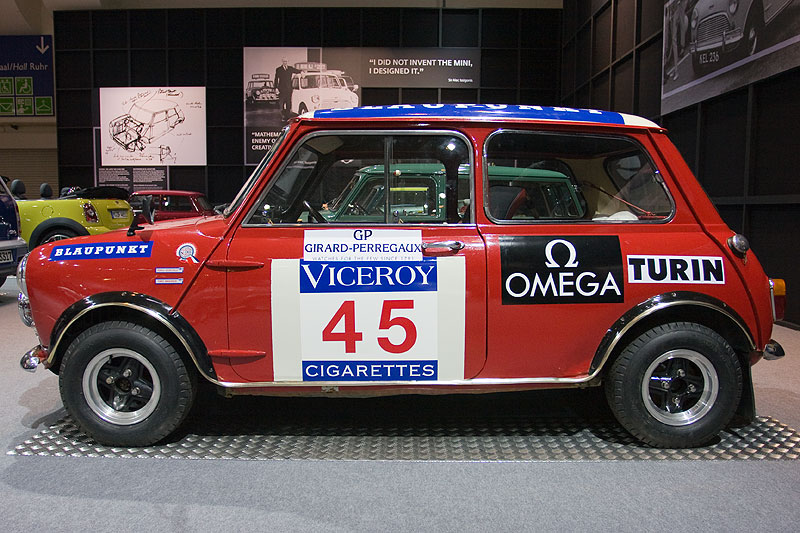 Morris Mini-Cooper S Rallyeversion auf der Techno Classica 2009 in Essen