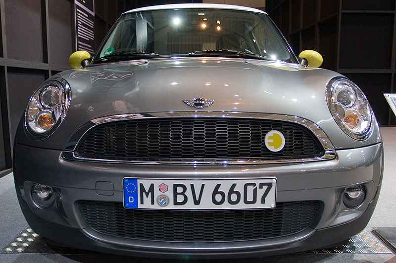 MINI E auf der Techno Classica 2009 in Essen