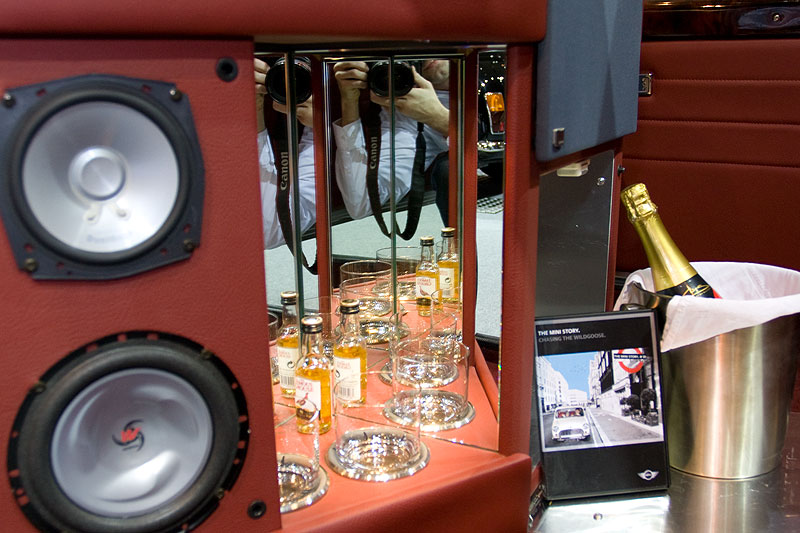 Sound-Anlage und MINI-Bar in der Mini Stretchlimo