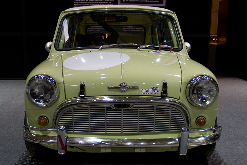 Morris Mini Cooper S, Baujahr 1964, auf der Techno Classica 2009 in Essen