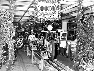 Produktionsjubilum 10.000. Motorrad (/5-Baureihe) aus dem BMW Werk Berlin 1970