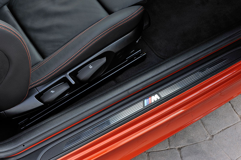 BMW 1er M Coupe Einstiegsleiste mit MSymbol