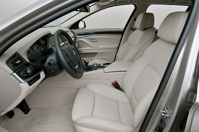 BMW 520d Touring (Modell F11), Vordersitze