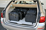 BMW 520d Touring (Modell F11), mit Gep�ckst�cken bef�llter Kofferraum