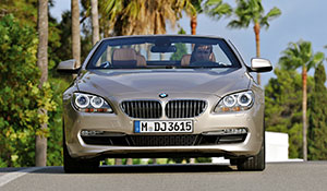 BMW 6er Cabrio (Modell F12) mit groß dimensionierter, leicht nach vorn geneigter BMW Niere (Shark Nose).