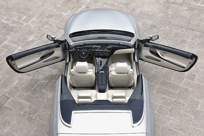 Neuentwickelte Leichtbausitze im BMW 6er Cabrio (F12) in drei Varianten, Leder mit Sun Reflective Technologie serienmig, Aktivsitze als Option