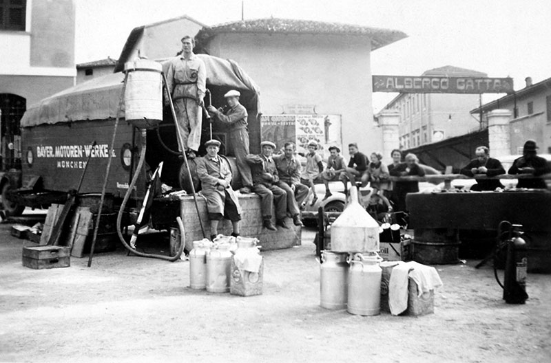 BMW Mannschafts-Depot in Castiglione fr den I. Gran Premio Brescia delle Mille Miglia, 28.04.1940