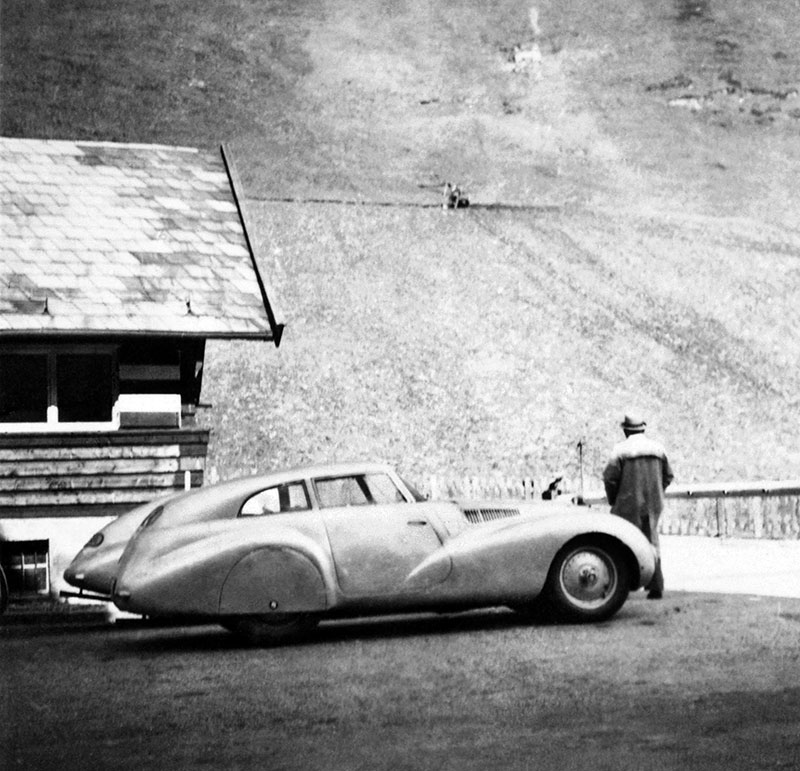 BMW 328 Mille Miglia Kamm Rennlimousine bei der Hinfahrt zum I. Gran Premio Brescia delle Mille Miglia, 28.04.1940