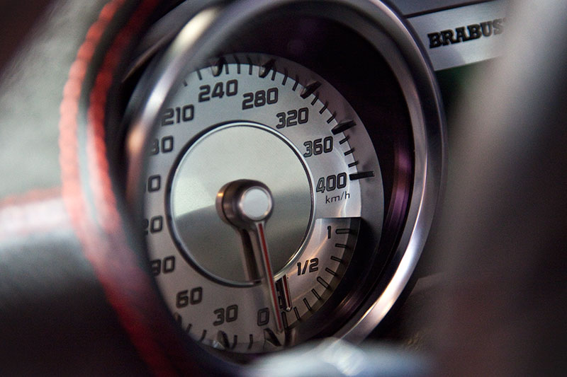 Brabus SLS AMG Star, Tachometer bis 400 km/h