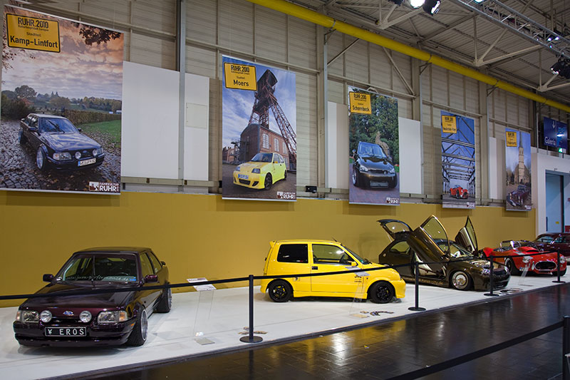 Fahrkultur Ruhr.2010 auf der Essen Motor Show 2010, links ein Ford Escort aus Kamp-Lintfort