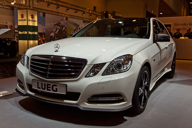 Mercedes E 250 CDI, mit Frontspoiler f�r 499,- Euro (zzgl. Lackierung und Montage).