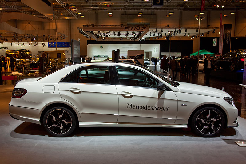 Mercedes E 250 CDI Blue Efficiency in calcitwei, 4-Zylinder-Motor, 150 kW Leistung, 2.243 ccm Hubraum