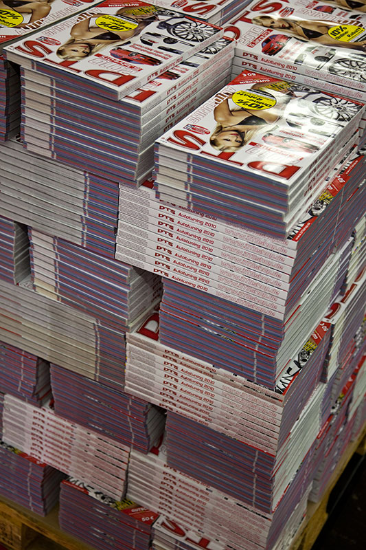 DTS-Kataloge im Keller von Halle 1