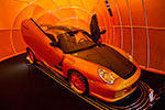Porsche in VIP-Lack 'X-Plosion' von JB Car Design, patentierter Lack, limitiert auf 911 Liter, Preis: 280 Euro je Liter. 