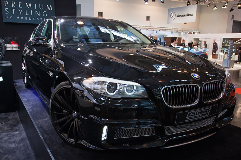 Kelleners BMW 535i (F10) auf der Essen Motor Show 2010 in Halle 3, Stand 320 (mit Partner Vredestein)