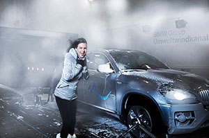 Das neue Energie- und umwelttechnische Versuchszentrum - BMW Group Olympiabotschafterin Katarina Witt im BMW Group Klimawindkanal 