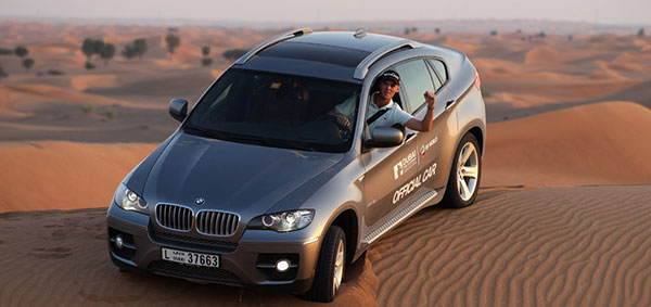 Martin Kaymer beim BMW Offroad-Training mit dem BMW X6 in der Wste von Dubai