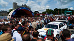 BMW Motorsport Team mit dem BMW M3 GT2 Art Car, designed von Jeff Koons
