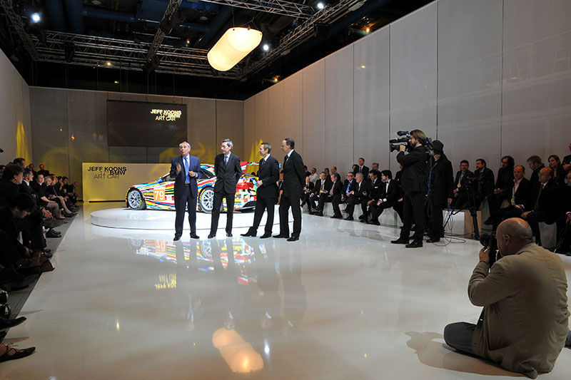 Herv� Poulain; Alfred Pacquement, Direktor des Centre Pompidou; Jeff Koons und Ian Robertson, Mitglied des Vorstands des BMW AG, vor dem 17. BMW Art Car