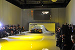 Das 17. BMW Art Car bei seiner Weltpremiere im Centre Pompidou in Paris