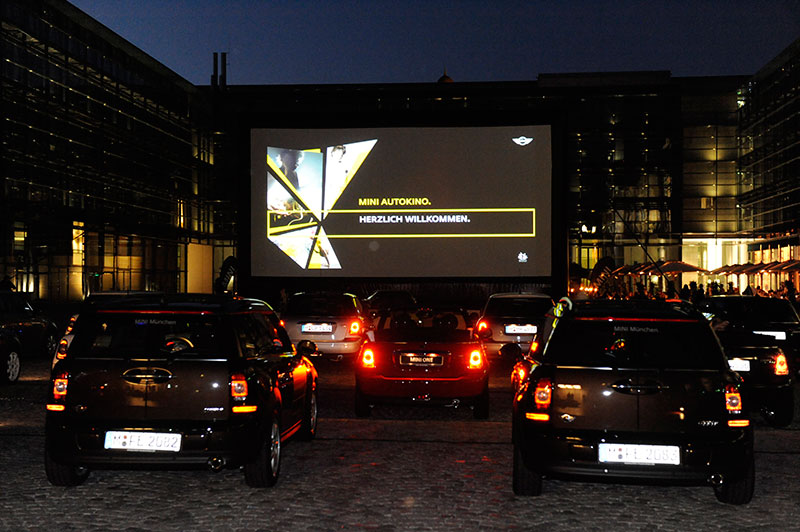 MINI Autokino vor dem Pavillon 21 MINI Opera Space