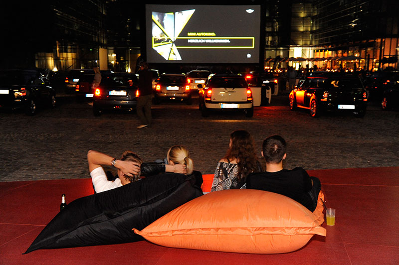 MINI Autokino vor dem Pavillon 21 MINI Opera Space