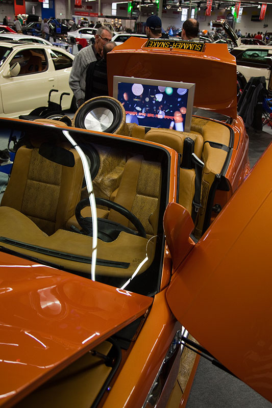 BMW E36 Cabrio, Multimedia-Ausbau, 27 Zoll Monitor