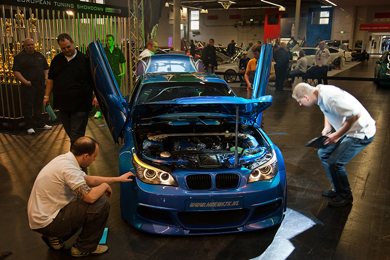 auf der Show-B�hne wurde dieser BMW von mehreren Bewertern begutachtet