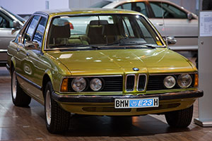 BMW 730 (Modell E23) auf dem BMW-Messestand, Techno Classica 2010