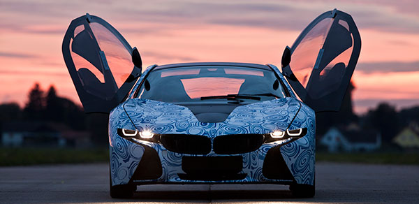 BMW kündigt Serienfertigung des Sportwagens mit Plug-in-Hybrid-Technologie an.