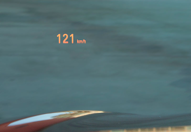 BMW X3, Modell F25, Head-Up-Display-Anzeige in der Frontscheibe