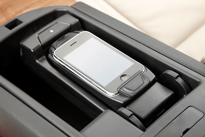 BMW X3, Modell F25, Anbindung an ein Multimedia-Handy
