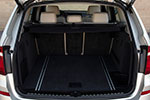 BMW X3 xDrive35i (F25), Kofferraum mit geteilt umklappbarer Rückbank