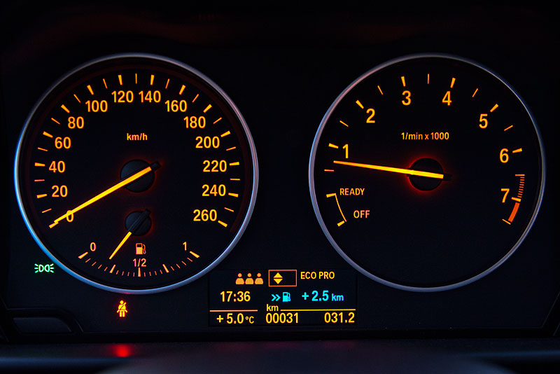 Tachometer im BMW 116i - leider ohne Momentan-Verbrauchsanzeige