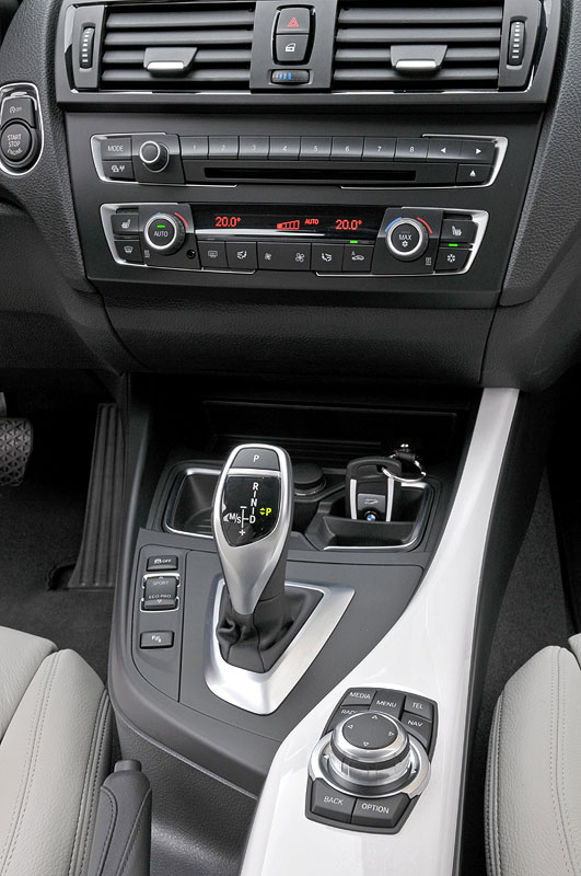 BMW 120d Urban Line (F20), Mittelkonsole