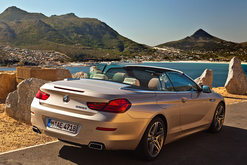 BMW 650i Cabrio auf dem Chapmans Peak Drive vor der Hout Bay.