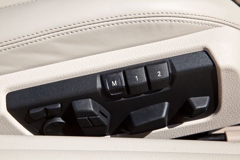 Elektrisch verstellbare Ledersitze mit SunReflective Technology sind serienmig im 6er Cabrio. Die aufpreispflichtigen Komfortsitze sind empfehlenswert.