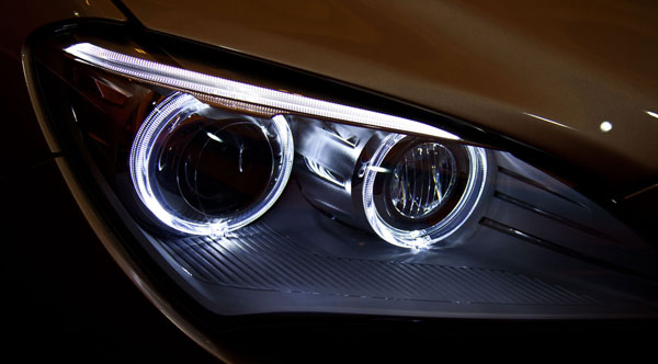 LED Corona-Standlichtringe und Lichtband am BMW 6er Cabrio Scheinwerfer